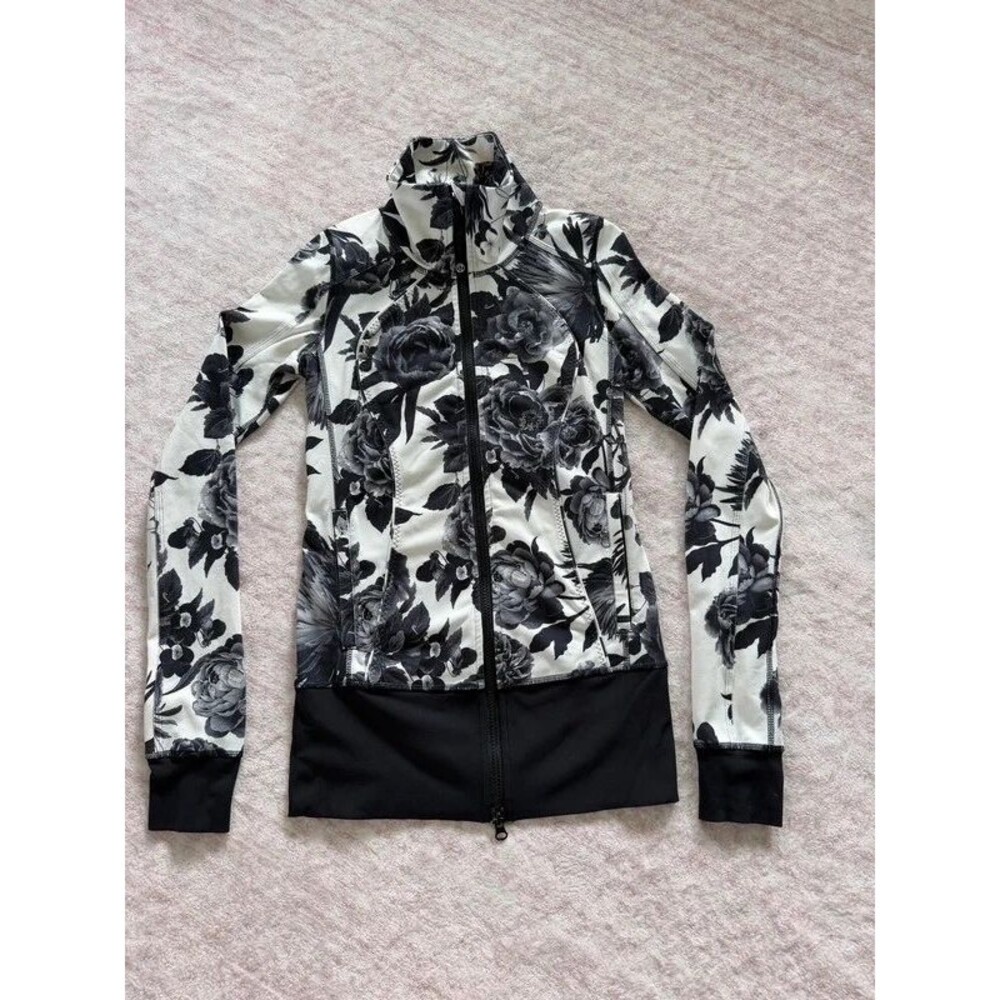 Lululemon Black & White Floral Define Jacket Size 4